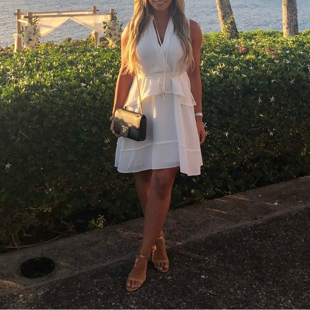 White flowy, short dress worn 4 times, size 6